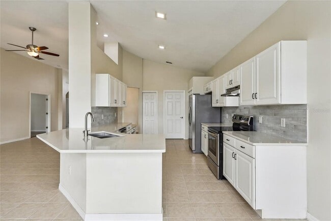 Building Photo - 235 Royal Palm Dr