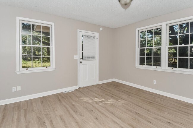 Building Photo - 1827 Beckley Dr