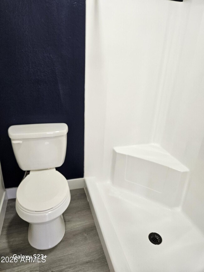 Building Photo - 623 W Guadalupe Rd