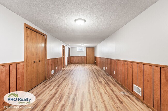 Building Photo - 3 Bedroom Home in St. Louis Park