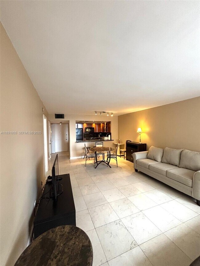 Building Photo - 1817 S Ocean Dr