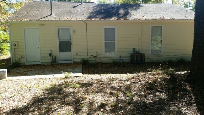 Building Photo - 6820 N Ridge Ct