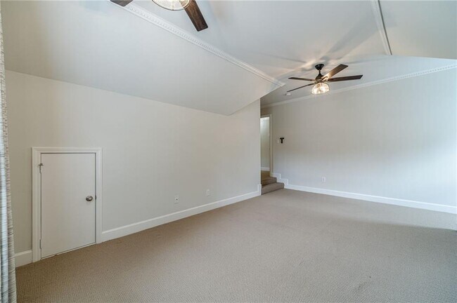 Building Photo - 2557 Staunton Dr