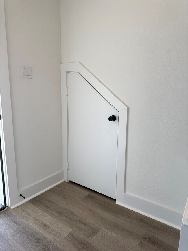 Building Photo - 22230 Dutch Oven Dr