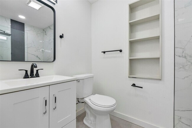 Building Photo - 2416 NW 98th Ln