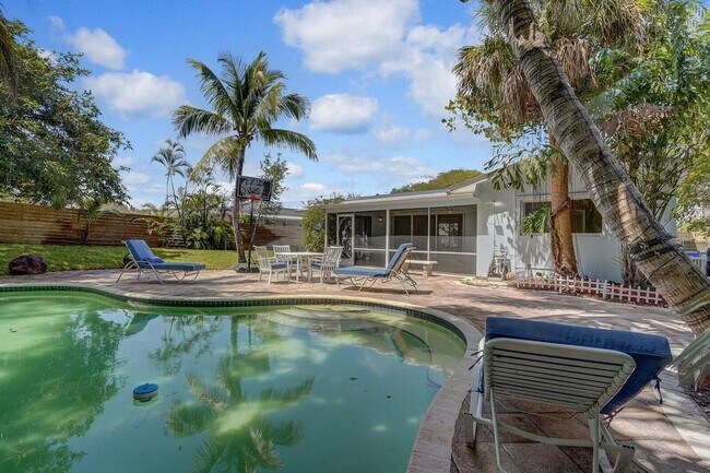 Building Photo - 254 NW 6th Ave