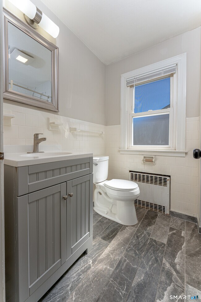 Building Photo - 233 Unionville Ave