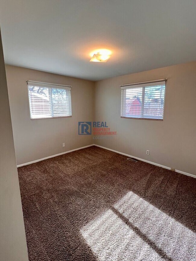 Building Photo - 7041 Beacon Way