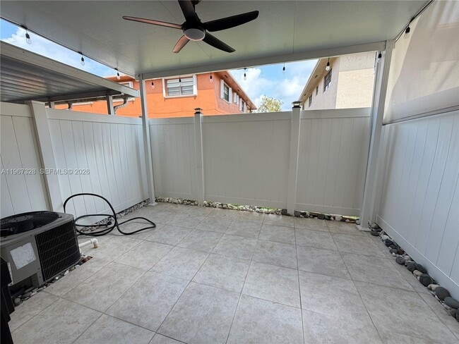 Building Photo - 1711 W 58th St