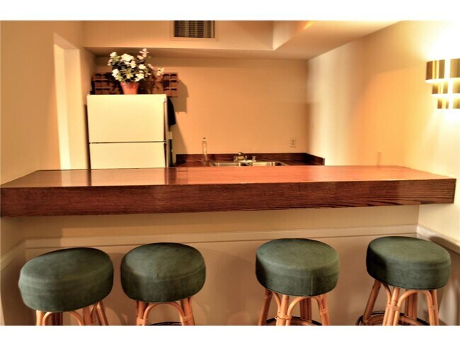 Building Photo - 4371 Wilshire Blvd