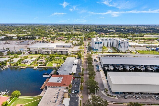 Building Photo - Waterfront Views! Fully updated 2/2 condo