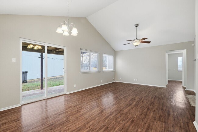 Building Photo - Northwest Crossing Retreat with Greenbelt Views