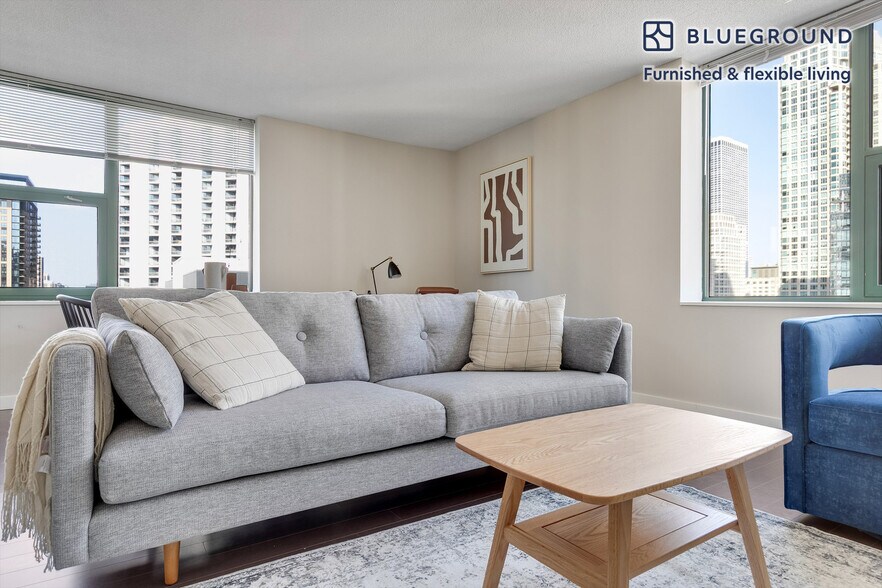 Primary Photo - 77 W Huron St