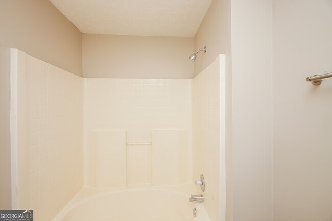 Building Photo - 221 Beechwood Ln