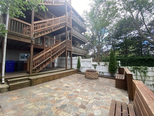 Building Photo - 444 Sumner St