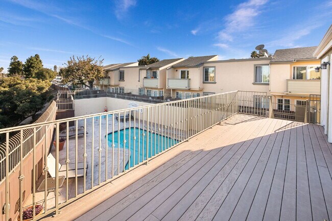 Building Photo - 3BR/2BA Condo with Vaulted Ceilings, Close Proximity to UCSD and Medical Centers! Available APRIL...