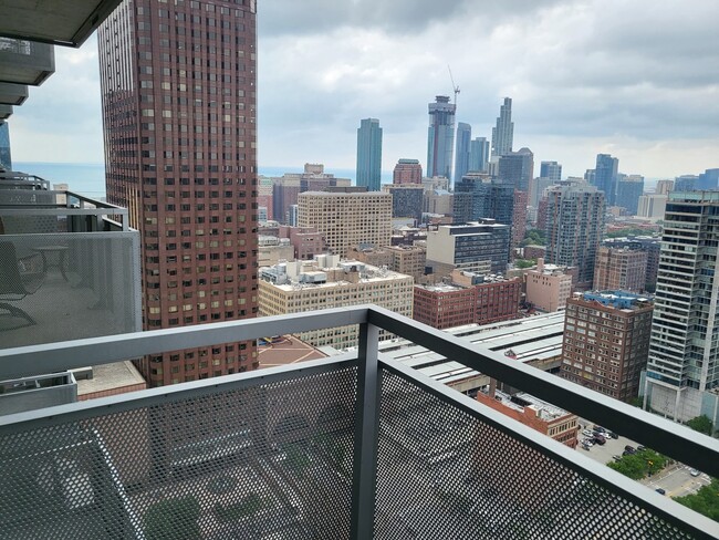 Building Photo - 235 W Van Buren St