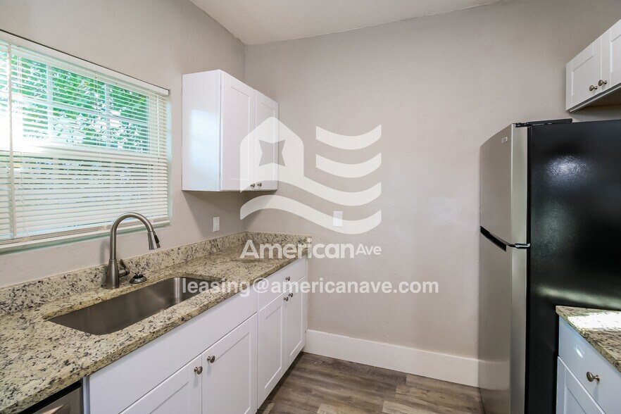 Building Photo - 1820 NW 14th St