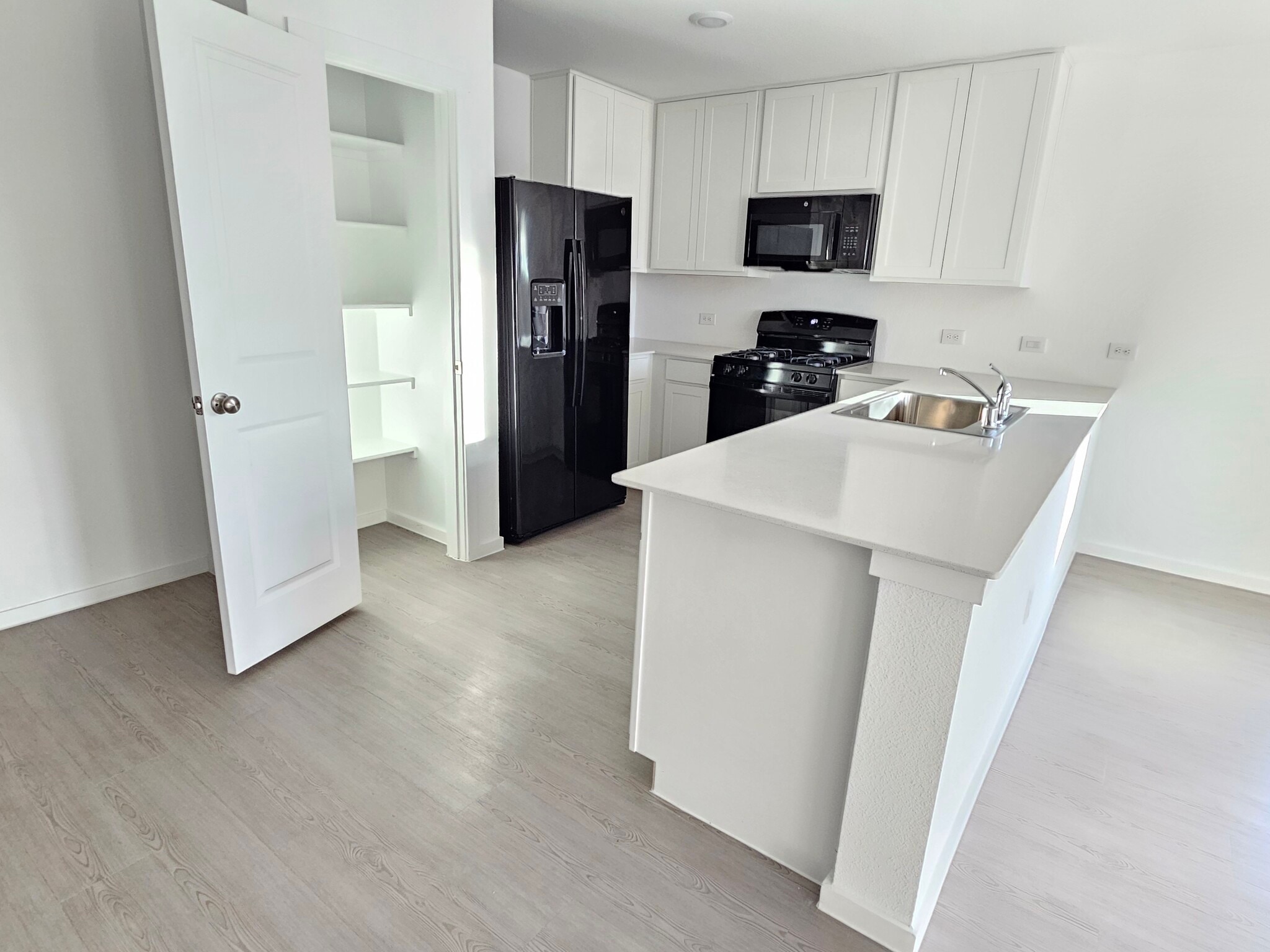 Kitchen - 302 Asterwood Ln