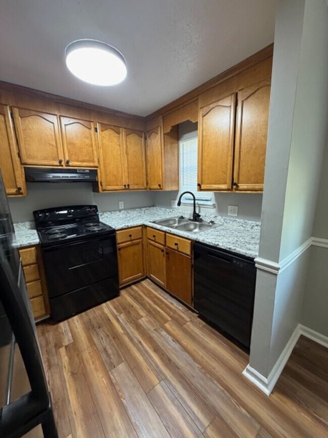 Building Photo - 431 Sentry Oaks Dr