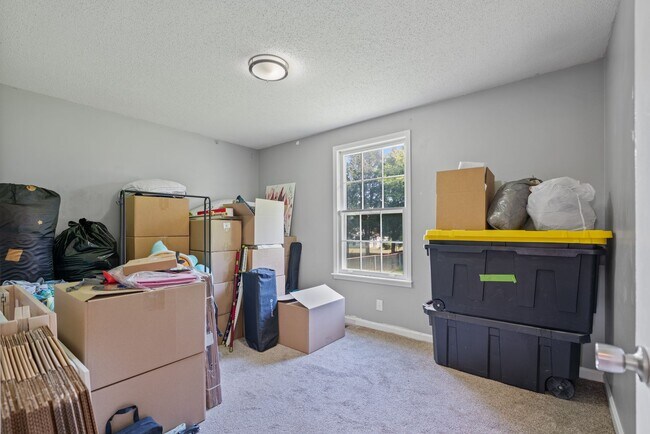 Building Photo - Renovated 3-Bed/2-Bath Home with Garage & ...