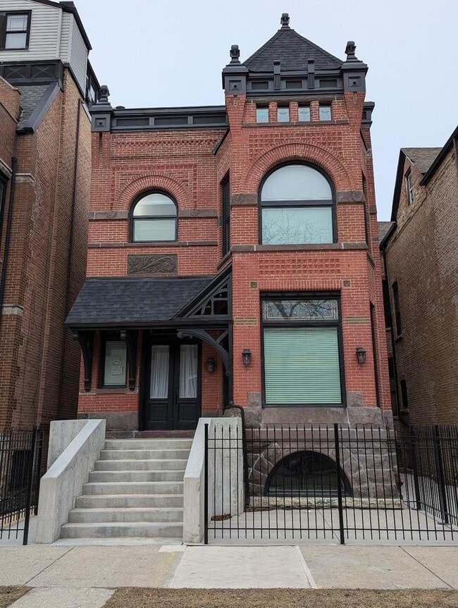 Primary Photo - 2150 W Monroe St