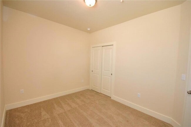 Building Photo - 2222 Creekside Ln