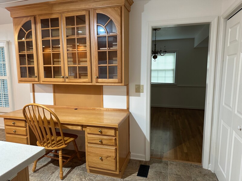 Building Photo - 9201 Woodlake Dr