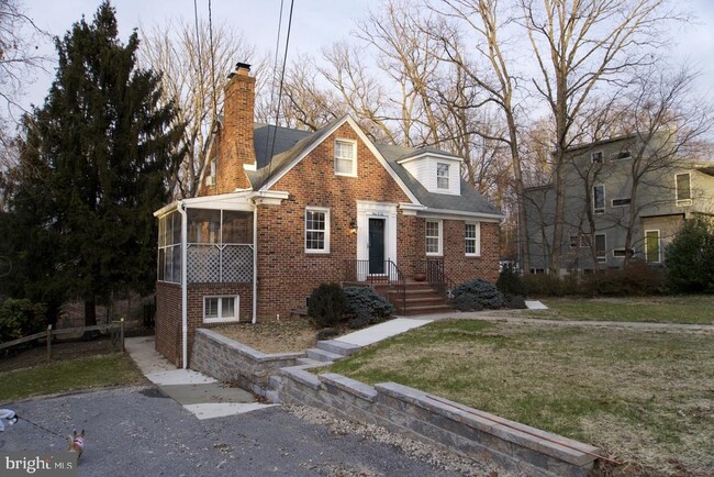 Primary Photo - 906 Litchfield Rd