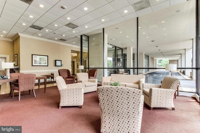 Building Photo - 3800 Fairfax Dr