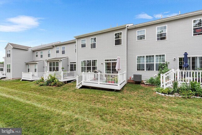 Building Photo - 342 Ridgewood Dr