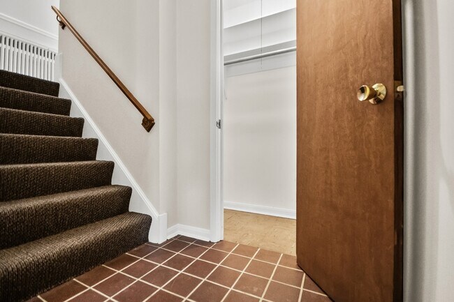 Building Photo - 2230 Central St