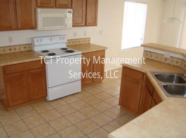 Building Photo - Large 3 Bed/2.5 Bath plus office AND Loft in Avondale!