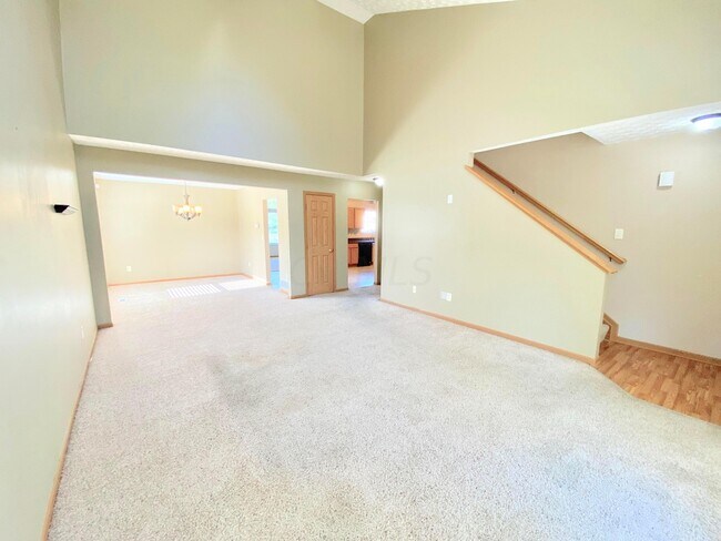 Building Photo - 129 Sapphire Ice Dr