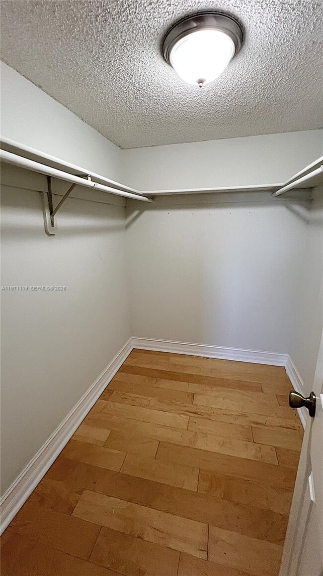 Building Photo - 10000 NW 80th Ct