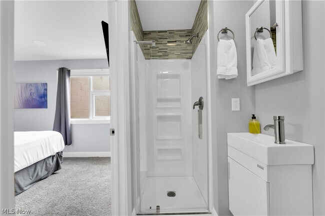 Building Photo - 797 E Market St