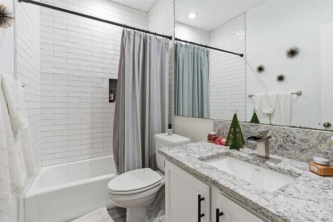 Building Photo - 10819 Crown Colony Dr