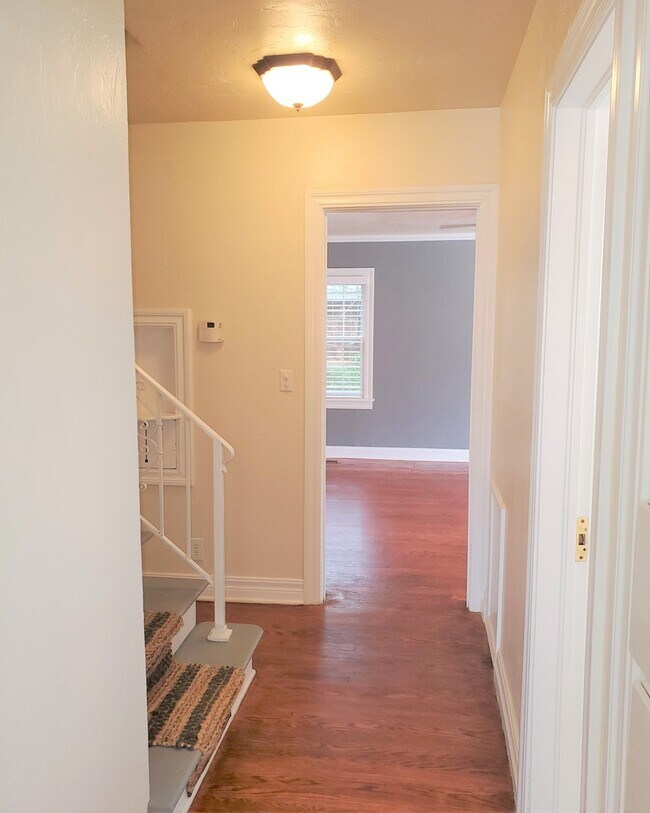 Building Photo - AMAZING 5 BED, 2 BATH MILLERS ADDITION NW OKC