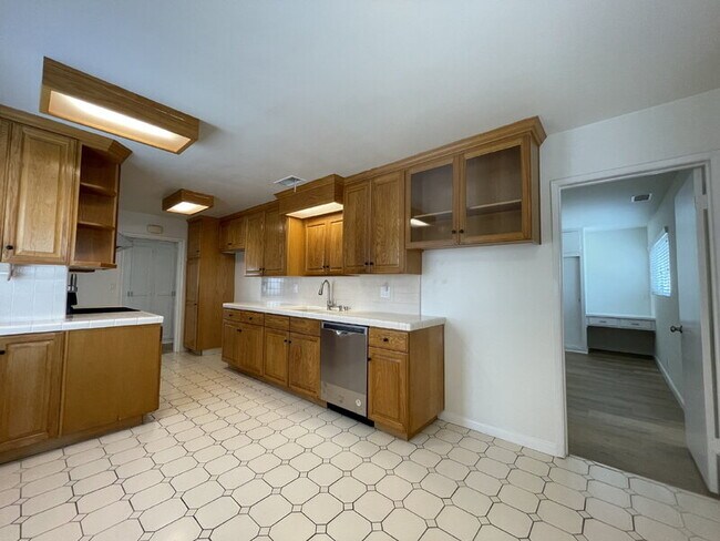 Building Photo - 2050 McNab Ave
