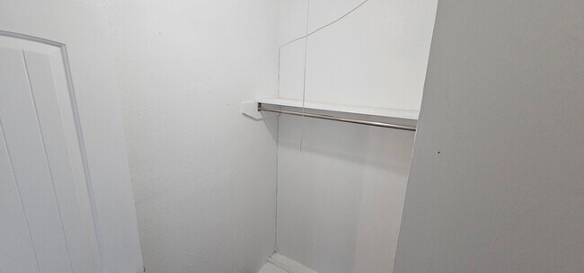 Building Photo - 1401 E Sherman Dr