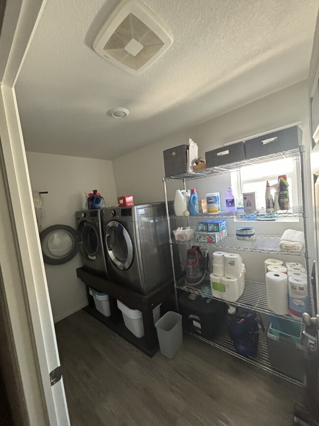 Laundry Room - 3648 Abbotswood Dr