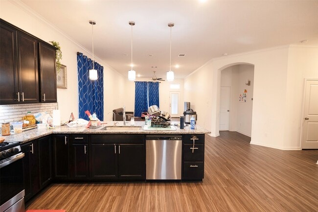 Building Photo - 1008 Old Vine Rd