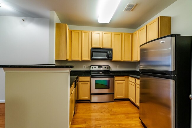 Building Photo - Spacious 3 Bed 2 Bath Condo With Balcony In Sought After Summerfield at Brambleton