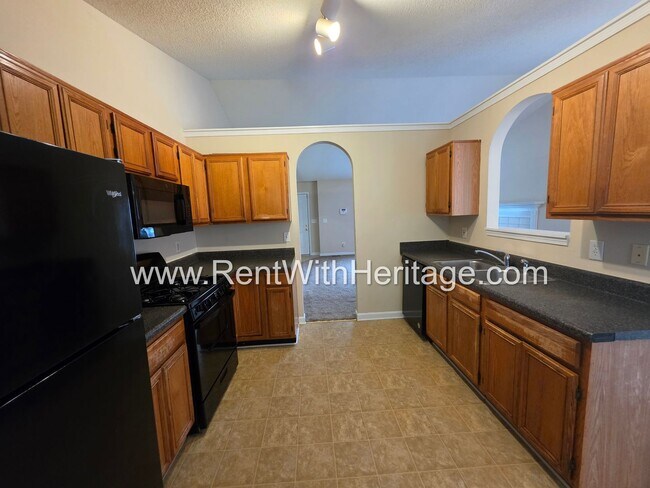 Building Photo - 6322 Hillview Ln