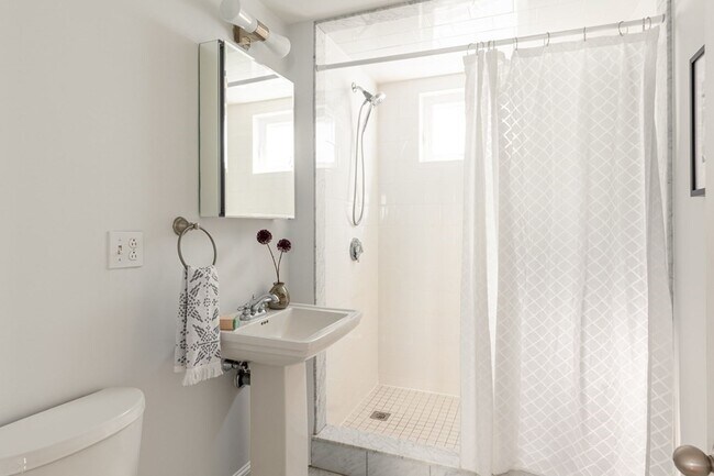 Building Photo - 59 Conwell Ave