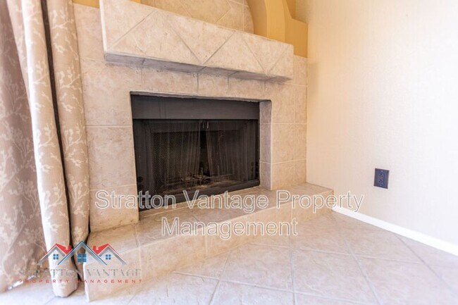 Building Photo - 10015 E Mountain View Rd