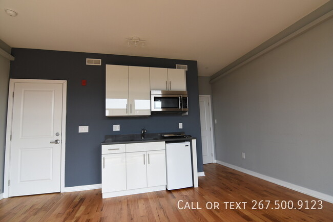 Building Photo - 531 Budd St