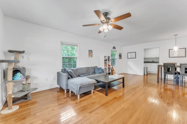 Building Photo - Quaint 3-Bedroom Retreat with Fireplace & ...