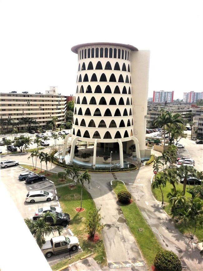 Building Photo - 1770 NE 191st St