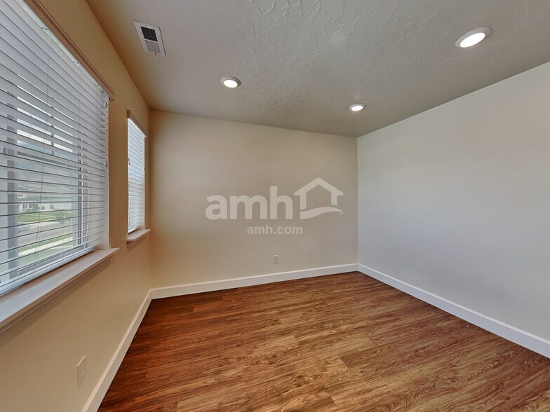 Building Photo - 1077 W 850 S